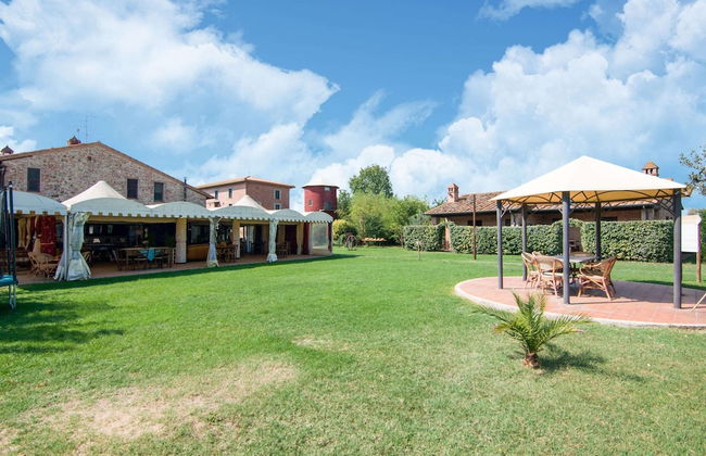Farmhouse by Lake Trasimeno With Pool - Photo 1