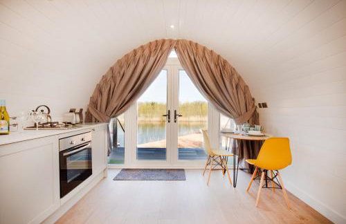 Stonelake Lodges - Birch Bank lakeside lodge with hot tub - Foto 6