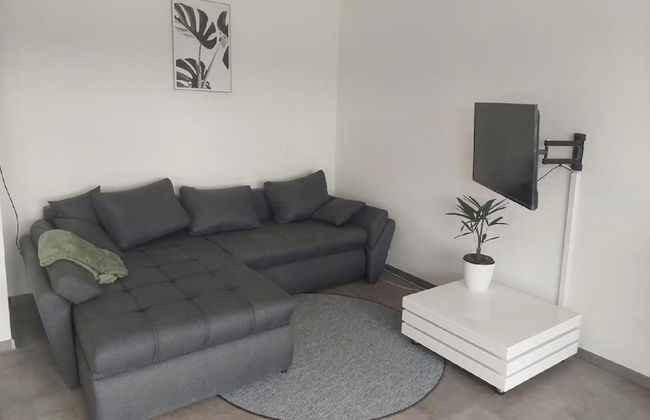 Modern Apartment With Balcony - Photo 21