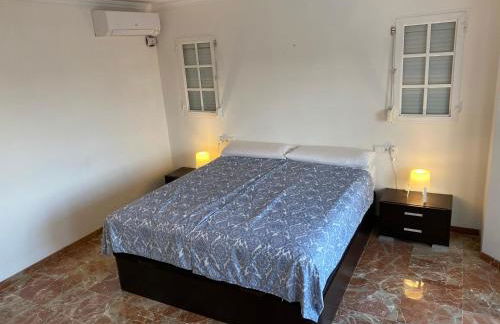 Villa with a big garden and heated pool - Photo 20