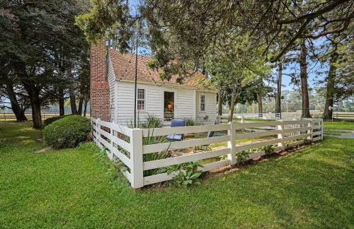 Sweet 1BDR Farm Cottage with Fire Pit and Creek View - Foto 20