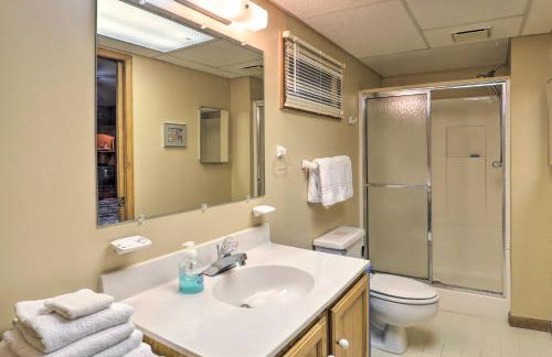 Pool and Lake Access Mtn-View Cottage in Newland - Foto 23