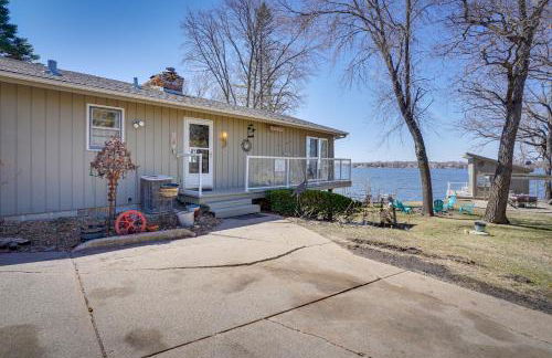 Cedar Lake Retreat with Boathouse and Dock! - Foto 39