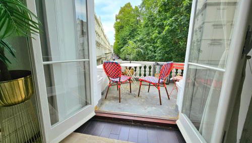 Stunning Hyde Park Home with Private Balcony & Lift Elevator Access - Foto 3