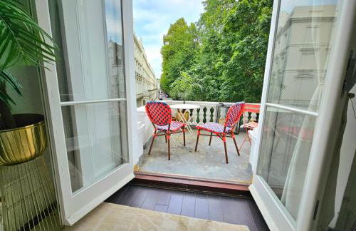 Stunning Hyde Park Home with Private Balcony & Lift Elevator Access - Foto 3