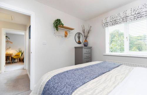 Pass the Keys 4-Bed Home with Garden Parking Near Durham - Foto 10