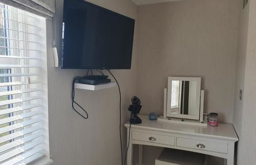 Routh 2-Bed Luxury Lodge Hot Tub & Lake View - Foto 17