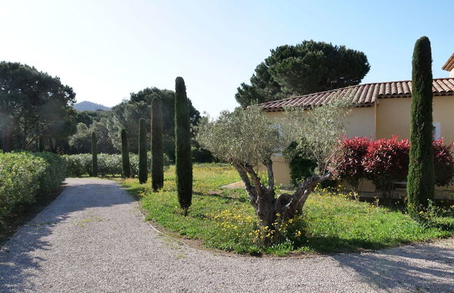 Luxury Villa With Private Pool - Photo 33