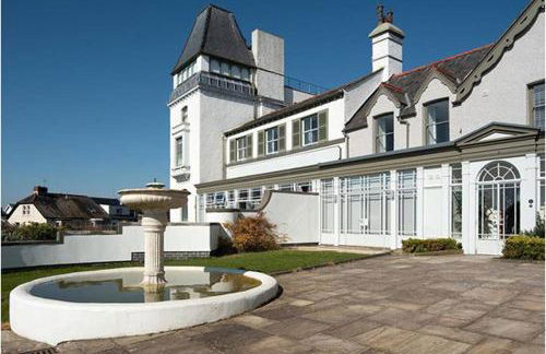 Deganwy Tower Apartment - Photo 8