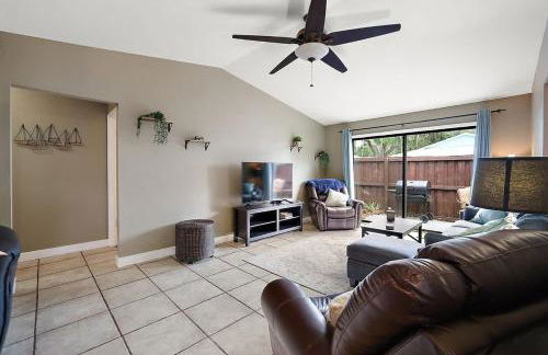 Cozy Cottage private back yard and free coffee - Foto 11