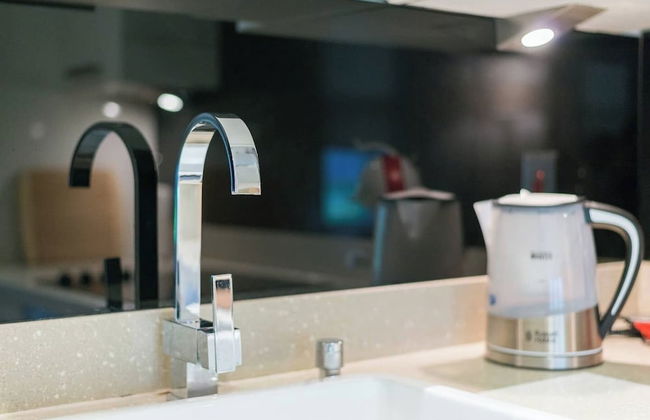 Modern 2BR Home in Dalston W/balcony, Fits 4 - Photo 18