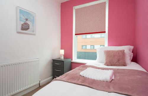 Stunning 5 bedroom home Wirral Birkenhead Sleeps 9- Free Parking-5G Internet - Foto 6