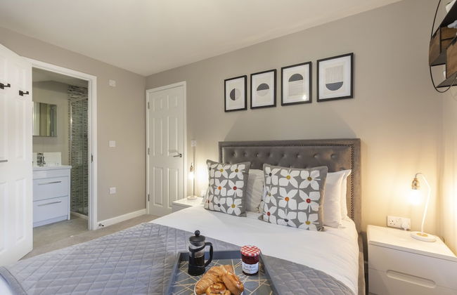 Elliot Oliver - 2 Bedroom Garden Apartment With Parking - Photo 6