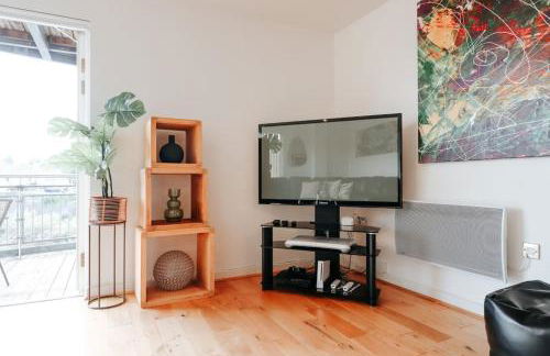 Bay View Apartment, by Solace Stays - Photo 23