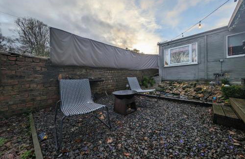 The Cabin with optional Hot Tub Projector DEPOSIT REQUIRED FOR PROJECTOR - Foto 14