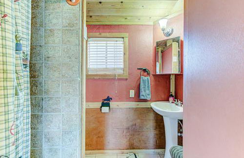 Charming Lakeview Cottage with Lake Access - Foto 21