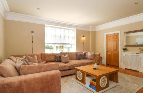 Meadow Manor And Spa - Photo 12