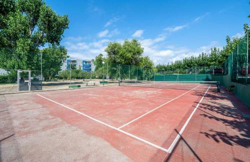 beach and pool - Photo 26