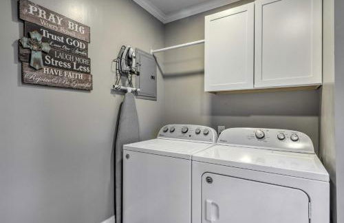 Peaceful Renovated Home with Deck on Half Acre! - Foto 21