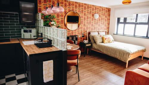 70s Hideaway Guest Studio for 2 I Private I Self Contained I Near Cardiff - Foto 1, pet friendly