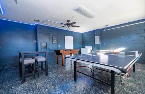 Magical 5-Bedroom Retreat w/ Pool, 3 Ensuite Bedrooms, Near Disney, and Internet! - Foto 36