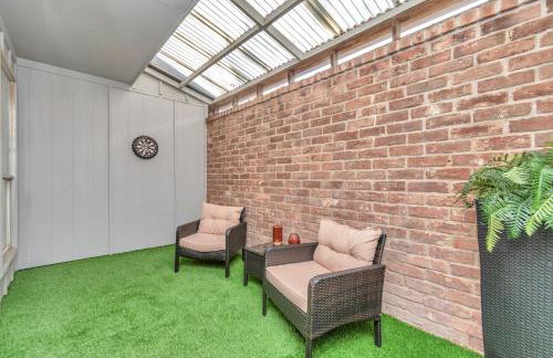 AccessibleGem 3BR Jacuzzi & Air Hockey Sleeps 13 Chinatown - Foto 7