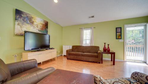 Candler Home with Large Deck Hike, Bike and Unwind! - Foto 5