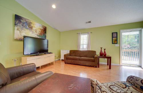 Candler Home with Large Deck Hike, Bike and Unwind! - Foto 5