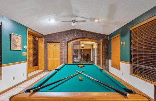 Steps to Edgewater - Sleeps 14 - Fun Game Room Retreat - Foto 30