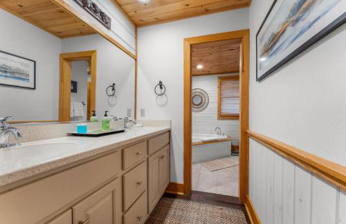 Lodge with Grill, Fireplace and Club Access - Foto 30