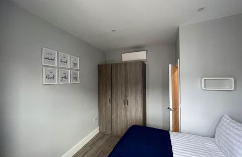 Aisiki Apartments at Stanhope Road, North Finchley, Airconditioned Multiple 2 or 3-Bedroom, Pet Friendly Duplex Flats, King or Twin Beds with Free WiFi - Foto 17