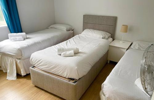 Luxurious Executive 5 Bedroom Whole Home - For 10 - Foto 6