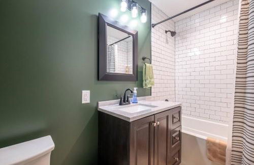 Mountain View Home w/Hot Tub - Close to Downtown! - Foto 23