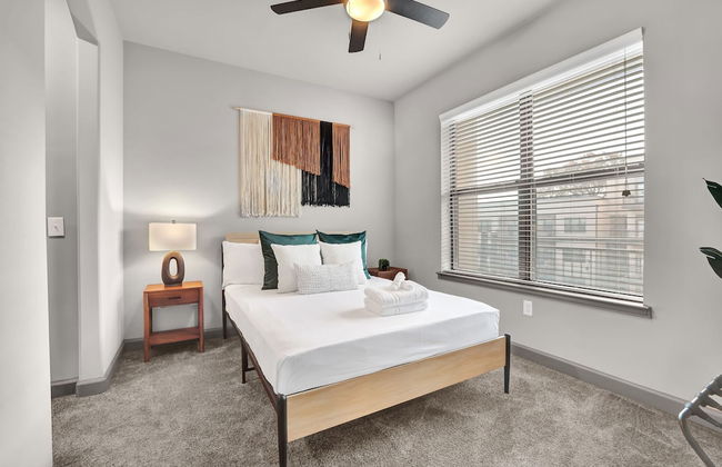 Ebony Ivory Midtown King Bed - Foto 43