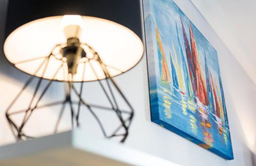 Homely Two Bedroom Apartment in Milton Keynes - Free Parking, WiFi, & Netflix - Photo 12