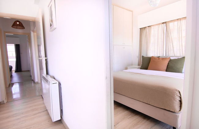 Phaedrus Living: Modern City View Flat Nafi - Photo 5