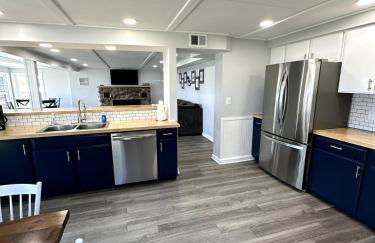 Lakefront Escape Dock Fire Pit Sleeps 14 - Foto 8