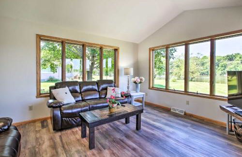 Family Home with Deck, Yard, Dock on Rock River - Foto 12