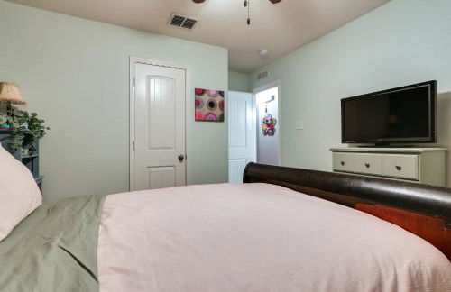 Patio, Pergola and Pool Access Aubrey Retreat! - Foto 17