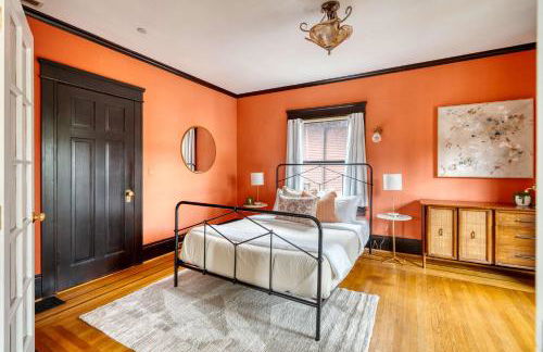 Alphabet District Gem - AC - Patio - Fast WiFi - Foto 17