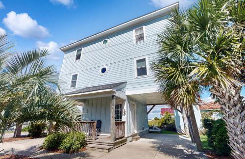 Updated three-story home with kayaks, bikes, & water views - great location - Foto 1