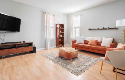 Cozy Downtown Escape Hot tub and Modern Touches - Foto 15