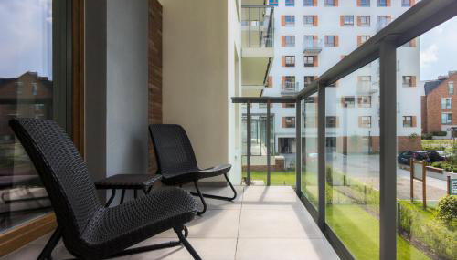 Bright & Stylish Apartment with Balcony 1,5 km to Gdańsk Main City by Noclegi Renters - Foto 3, Garden