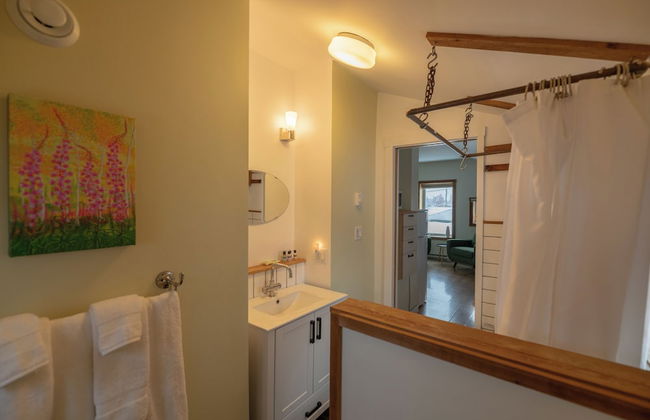 Downtown Whitehorse - Treehouse - Photo 20