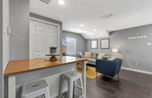 Super Cozy 2 bedroom with Fast WIFI and Queen Bed close to Downtown Houston!! - Foto 16