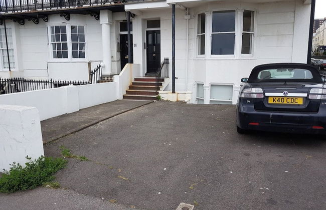 Direct Sea Views, Seafront Location & Free Parking - Foto 45