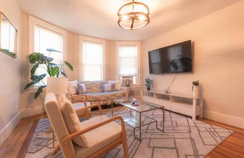 Walk to Downtown Salem with Arcade- Free Parking! - Foto 3