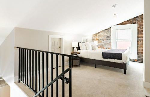 Soaring 2BR Parkside Loft Walkable to it All - Foto 23