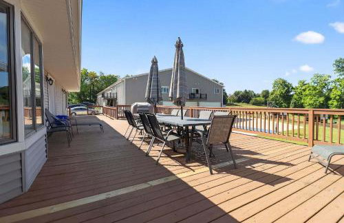 Grass Lake Retreat with Game Room & Fire Pit - Foto 1