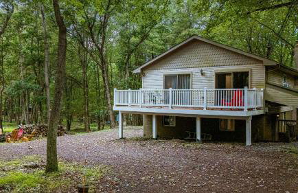 Frolic on Fern by Avantstay Enclosed Deck w/ Forest Views, Bar - Foto 80